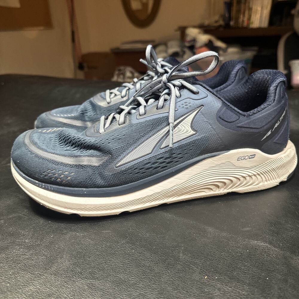 Altra Paradigm 6 Men's size 12 road running shoes in a navy and light blue 340